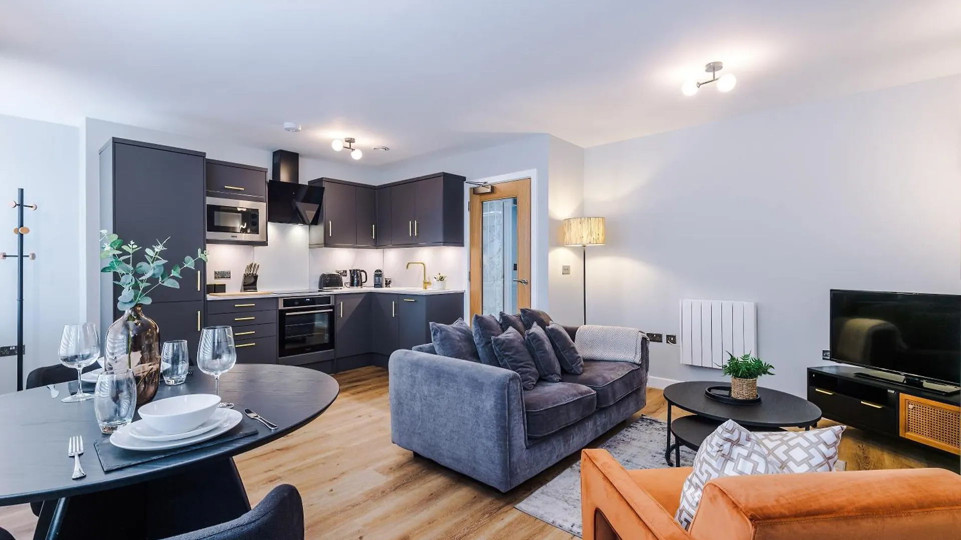 Harrogate House Apt 5 - Central Location